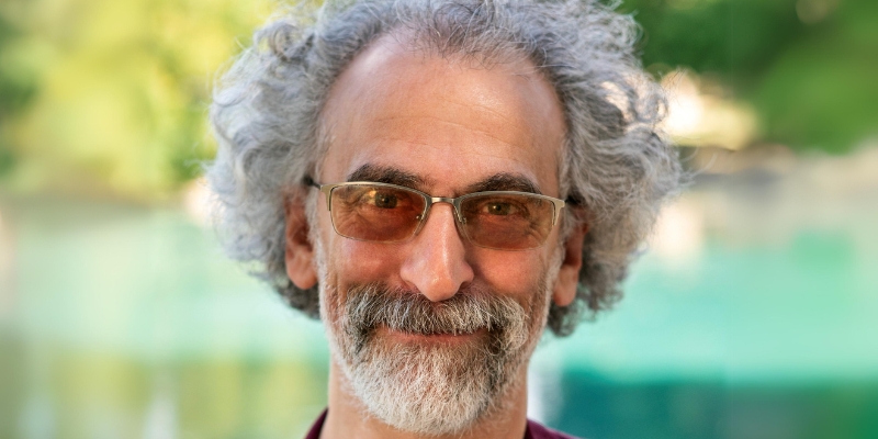 Headshot of Sasha Abramsky (with fair skin, grey hair/beard, and glasses)