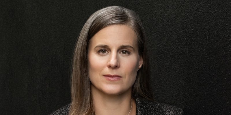 Headshot of Lauren Groff (with fair skin & long brown hair)