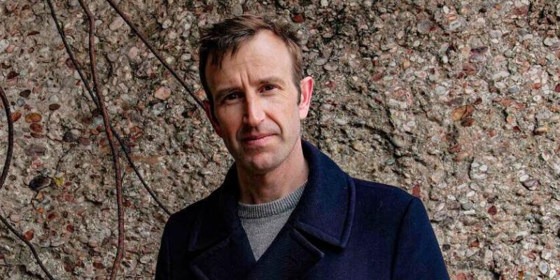 Headshot of Robert Macfarlane (with fair skin and short brown hair)