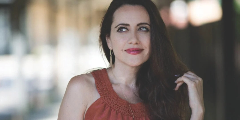 Headshot of Amanda Forsythe
